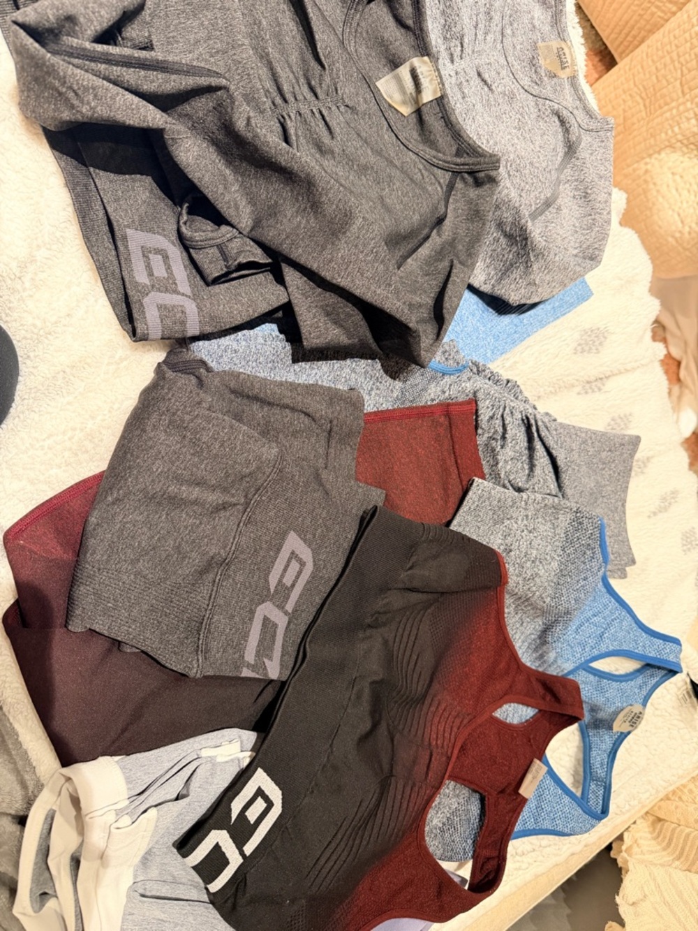 ECHT Women's Legging and Sports Bra Bundle in Gray, Black, Blue, Burgundy